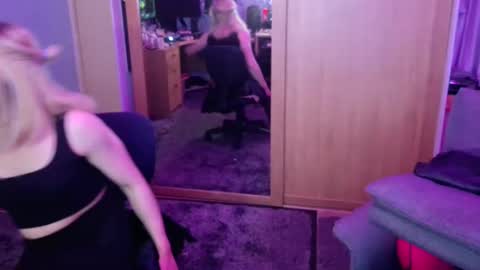Snapshot of jessiessicaxx chatting on January 4, 12:16 am Jessiessicaxx online show from January 4, 12:16 am
