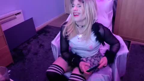 Snapshot of jessiessicaxx chatting on February 11, 8:15 am Jessiessicaxx online show from February 11, 8:15 am