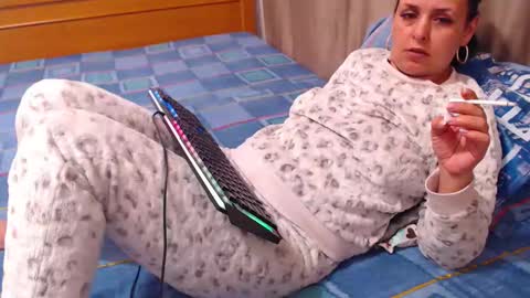 jessiestar3 online show from May 2, 9:53 pm