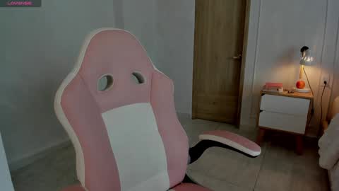    online show from November 27, 3:14 pm