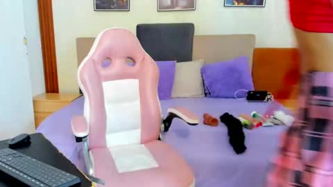 Snapshot of jessy_skinny_ chatting on September 17, 2:24 am Jessy online show from September 17, 2:24 am