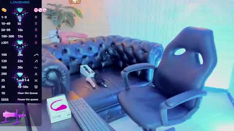 Snapshot of jessy_skinny_ chatting on October 28, 2:04 am Jessy online show from October 28, 2:04 am