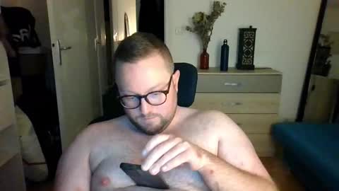 jeuneloup92 online show from November 17, 5:30 pm