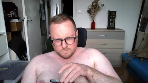 jeuneloup92 online show from April 15, 4:25 pm