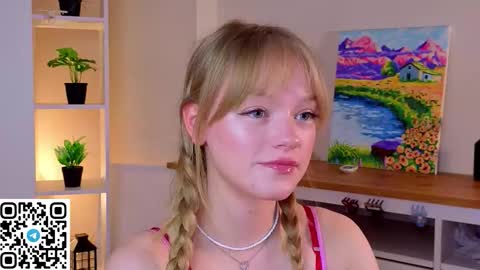 Gwen online show from March 19, 8:24 pm