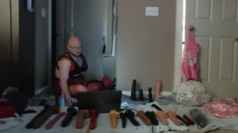 Snapshot of jghosty69 chatting on December 2, 1:57 pm Nasty Cumslut online show from December 2, 1:57 pm