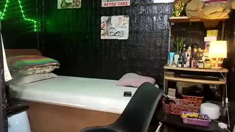 Snapshot of jherry26 chatting on January 2, 9:43 am jherry26 online show from January 2, 9:43 am