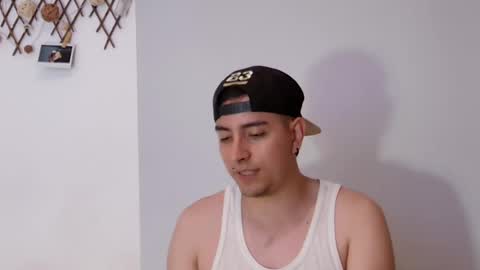 Snapshot of jhoan_saenz chatting on March 12, 2:52 am Jhoan Saenz online show from March 12, 2:52 am