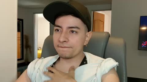 Snapshot of jhoan_saenz chatting on September 23, 3:48 pm Jhoan Saenz online show from September 23, 3:48 pm