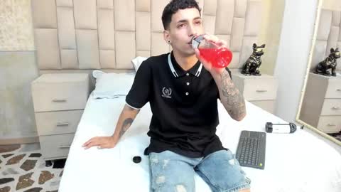 Snapshot of jhoanleandro chatting on October 13, 10:10 pm jhoanleandro online show from October 13, 10:10 pm