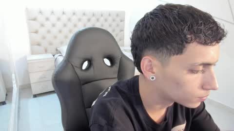 Snapshot of jhoanleandro chatting on October 16, 4:57 am jhoanleandro online show from October 16, 4:57 am