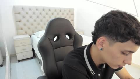 Snapshot of jhoanleandro chatting on October 24, 5:04 am jhoanleandro online show from October 24, 5:04 am