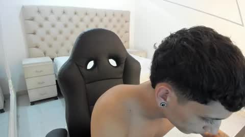 Snapshot of jhoanleandro chatting on October 25, 4:20 am jhoanleandro online show from October 25, 4:20 am