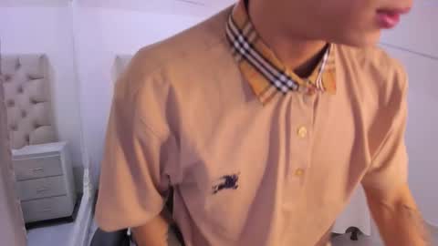 jhoanleandro online show from December 4, 4:11 am