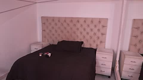 jhoanleandro online show from February 26, 5:50 am