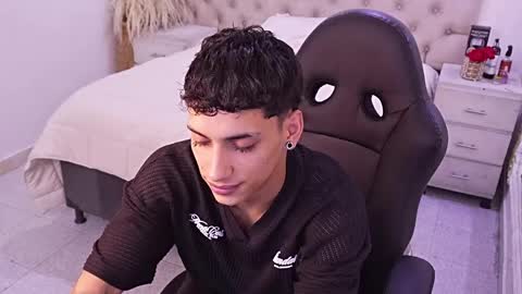 jhoanleandro online show from April 1, 4:35 am