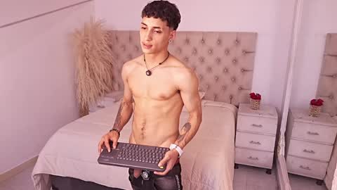 jhoanleandro online show from April 3, 5:05 am