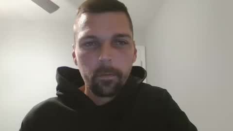 Snapshot of jholls chatting on December 19, 2:01 am jholls online show from December 19, 2:01 am