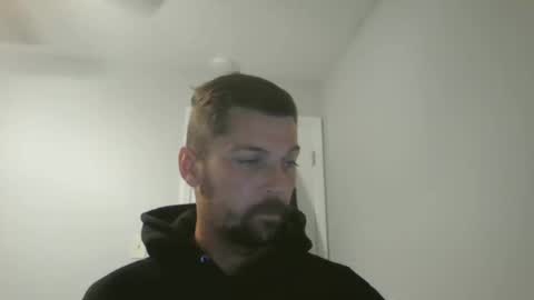 Snapshot of jholls chatting on March 7, 1:31 am jholls online show from March 7, 1:31 am