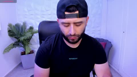 Snapshot of jhon_bear02 chatting on December 28, 11:09 am John Bear.... online show from December 28, 11:09 am