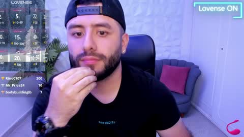 Snapshot of jhon_bear02 chatting on December 28, 2:10 pm John Bear.... online show from December 28, 2:10 pm