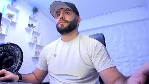 Snapshot of jhon_bear02 chatting on February 17, 11:23 am John Bear.... online show from February 17, 11:23 am