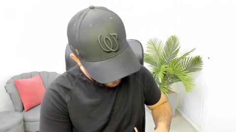 Snapshot of jhon_bear02 chatting on February 18, 11:11 am John Bear.... online show from February 18, 11:11 am