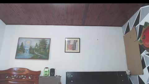 Snapshot of jhon_tommy chatting on December 12, 2:11 pm jhon tommy online show from December 12, 2:11 pm