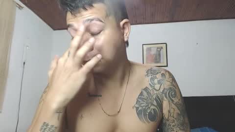 Snapshot of jhon_tommy chatting on December 23, 9:27 am jhon tommy online show from December 23, 9:27 am