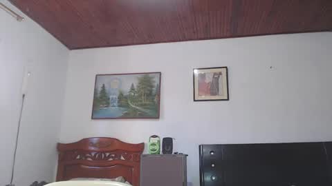 Snapshot of jhon_tommy chatting on January 1, 2:20 pm jhon tommy online show from January 1, 2:20 pm