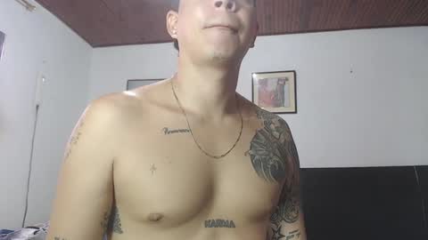 Snapshot of jhon_tommy chatting on January 4, 2:35 pm jhon tommy online show from January 4, 2:35 pm