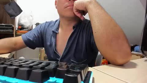 Snapshot of jhonatan_morales_s chatting on November 21, 4:11 am jhonatan_morales_s online show from November 21, 4:11 am