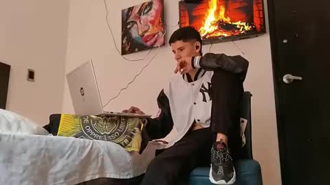 Snapshot of jhongrey2 chatting on January 21, 1:54 pm jhon online show from January 21, 1:54 pm