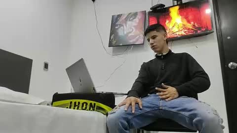 Snapshot of jhongrey2 chatting on February 2, 12:30 am jhon online show from February 2, 12:30 am