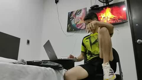 Snapshot of jhongrey2 chatting on February 3, 12:47 am jhon online show from February 3, 12:47 am