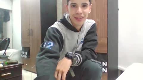 Snapshot of jhongrey2 chatting on March 2, 12:20 am jhon online show from March 2, 12:20 am