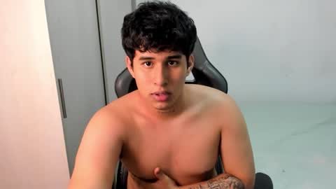 Snapshot of jhonny_dickm chatting on October 22, 1:50 am jhonny_dickm online show from October 22, 1:50 am