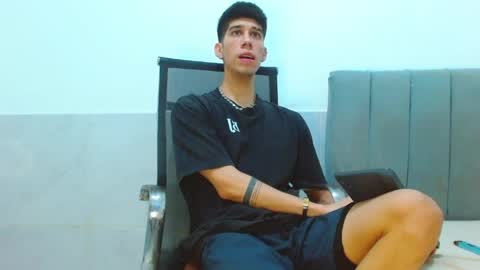 Snapshot of jhony_sex3 chatting on April 5, 11:46 pm jhony_sex3 online show from April 5, 11:46 pm