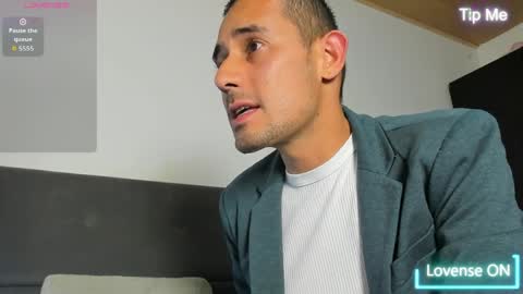 Snapshot of jhonyalzate chatting on April 9, 2:44 am Jhony Alzate online show from April 9, 2:44 am