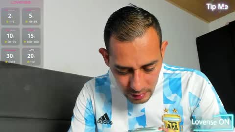 Snapshot of jhonyalzate chatting on April 13, 3:34 am Jhony Alzate online show from April 13, 3:34 am