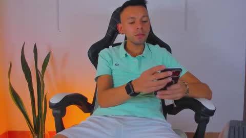 Jhors online show from October 19, 9:15 pm