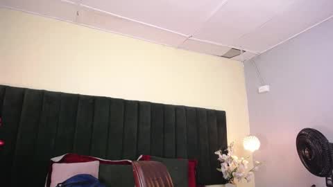 Snapshot of jhos_padill chatting on February 19, 2:35 pm jhos online show from February 19, 2:35 pm