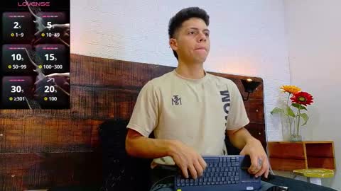 Snapshot of jhosuavega chatting on September 25, 2:15 am jhosuavega online show from September 25, 2:15 am