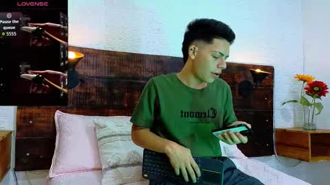 Snapshot of jhosuavega chatting on October 4, 2:53 am jhosuavega online show from October 4, 2:53 am