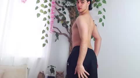 Jhuan Nhez online show from July 2, 9:43 pm
