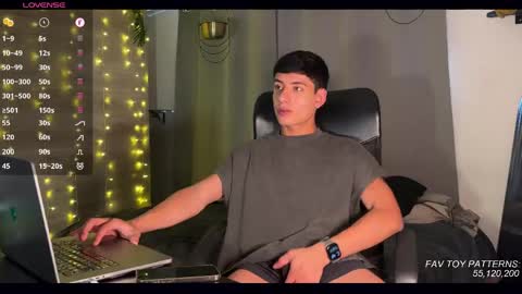 Snapshot of jim_dancer chatting on March 21, 9:07 pm jim_dancer online show from March 21, 9:07 pm