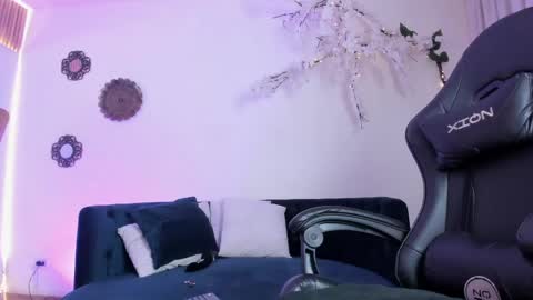 Jimena Adams online show from May 2, 1:05 pm