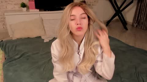 Snapshot of jimenachan chatting on January 15, 4:11 pm Alla online show from January 15, 4:11 pm