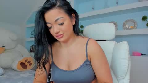 Snapshot of jisselle chatting on October 15, 8:03 am Juliee online show from October 15, 8:03 am