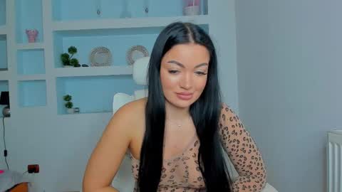 Snapshot of jisselle chatting on October 21, 5:24 pm Juliee online show from October 21, 5:24 pm